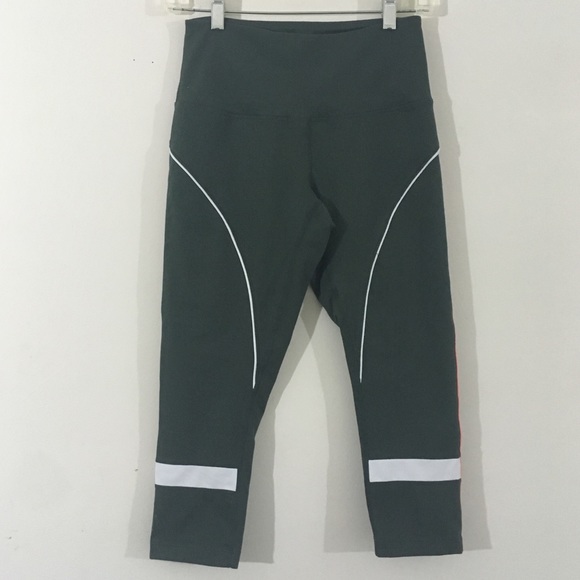 Zella Capri Leggings Athletic Workout Running Pant - Picture 1 of 8